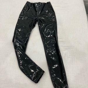 Shiny vinyl fitted pants